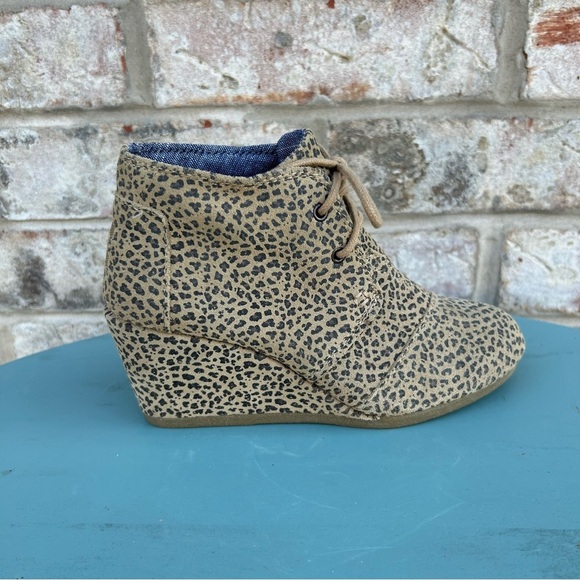 TOMS Cheetah Print Wedge Ankle Booties Shoes Size 5 - Picture 3 of 9